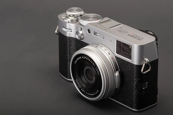 Fujifilm X100VI dan X-HALF